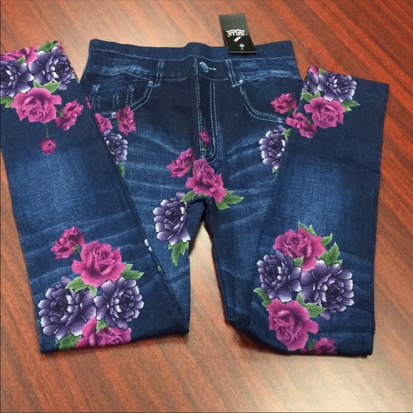 LAST ONE. Pretty Floral Leggings. NOT NYLON🌹OS - Picture 2 of 6